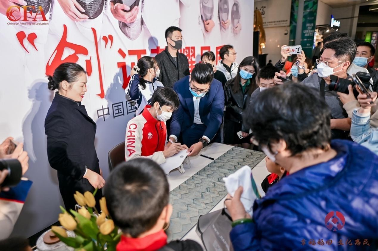 击剑雷声退役了吗_雷声奥运击剑决赛视频_击剑冠军雷声